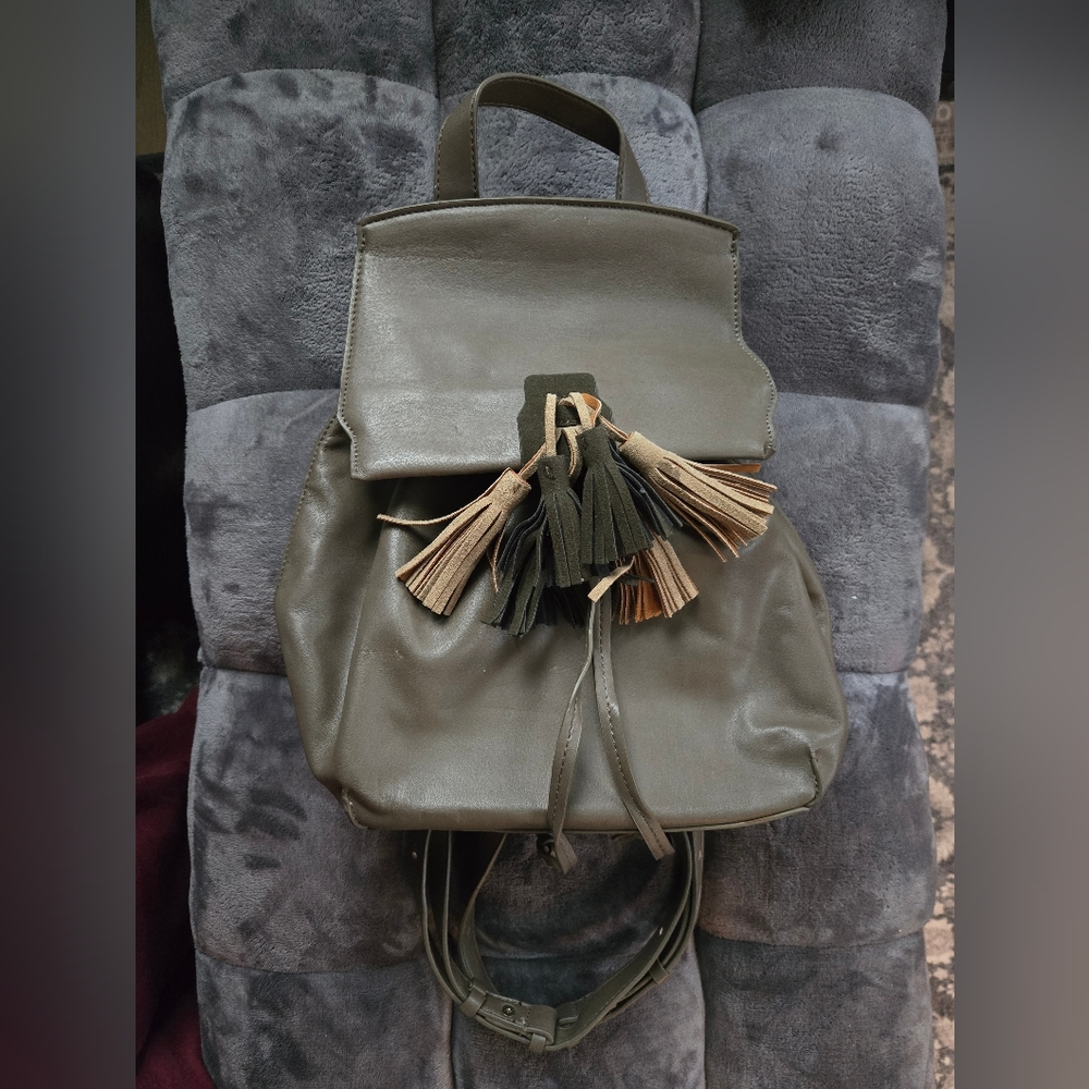 ⭐️Shirleah CHICAGO Olive Green Leather Backpack with Tassel Accents⭐️